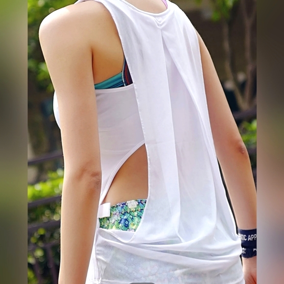 Women's Solid White Cut Out, Double Layer Mesh Back Fitness Top - Picture 3 of 8